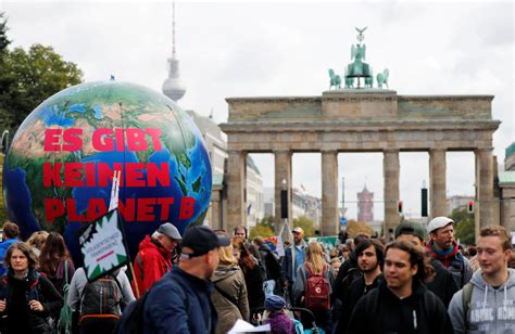 Global climate strike: Germany unveils €50 bn climate plan as thousands ...