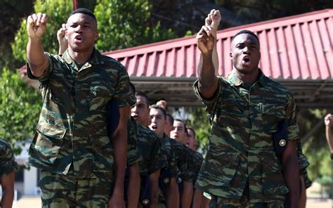 Antetokounmpo brothers take enlistment oath | eKathimerini.com