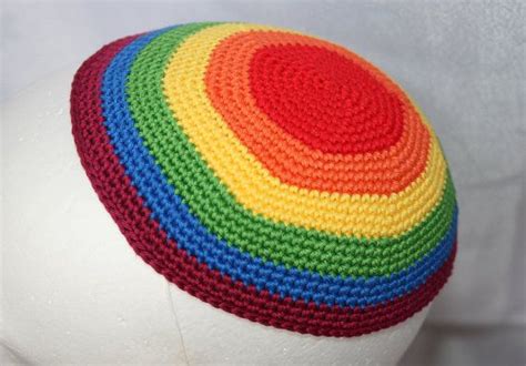 Yarmulke kippah kipot rainbow | Crochet patterns, Rainbow colors, Crochet projects