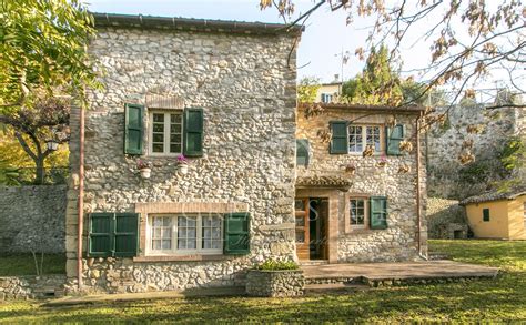 Italian road trip to find a stone farmhouse - Italy Property Guides