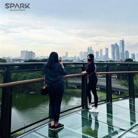 Skywalk Senayan Park Destinasi Spot Foto Favorit di Jakarta ...