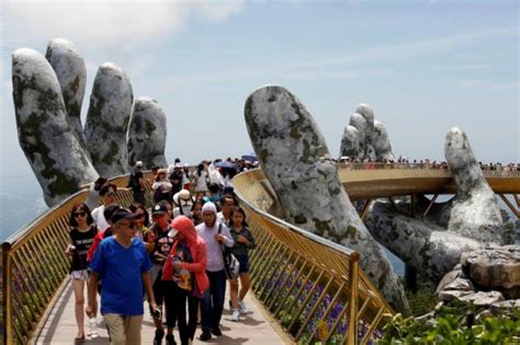 'Golden Bridge' draws visitors to Vietnam's Ba Na Hills