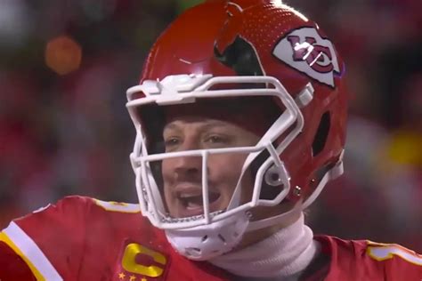 Patrick Mahomes on broken helmet against Dolphins: "I'm not coming out of the game" | Marca