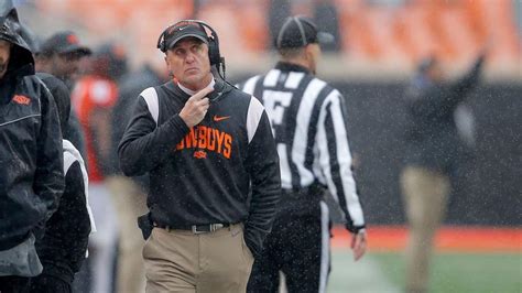 Oklahoma State coach Mike Gundy facing crossroads in 2023 season amid player exodus, staff ...