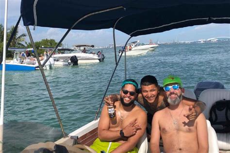 Miami: Boat Party Tour in Miami