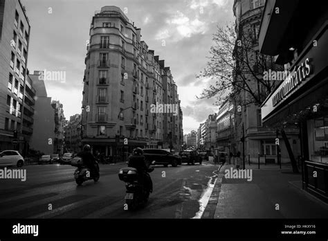 Black and white Pictures of the Parisian streets Stock Photo - Alamy