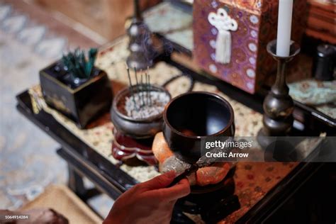 Japanese Funeral Ceremony High-Res Stock Photo - Getty Images