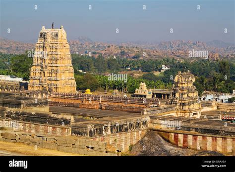 Hampi ruins hi-res stock photography and images - Alamy