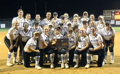 Lone Grove softball punches ticket to Class 3A State Tournament - The Ardmoreite