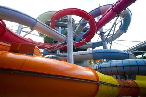 Coral Reef Waterworld: The impressive water park with huge slides just ...