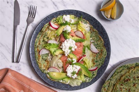 Savoury spinach crepes with salmon and cottage cheese