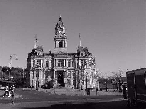 Dewsbury Town Hall | Dewsbury in black and white | Jake Barsch | Flickr