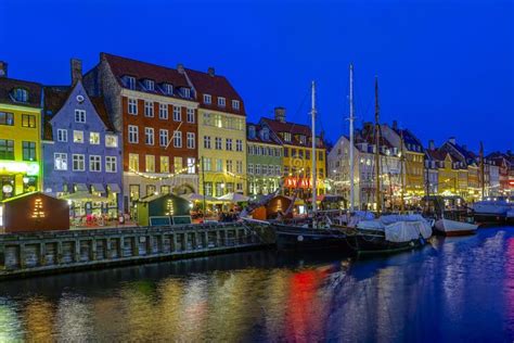 Nyhavn at Night, Copenhagen Editorial Image - Image of illuminated, breaks: 107621940