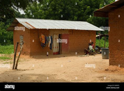 Nigeria Village House High Resolution Stock Photography and Images - Alamy