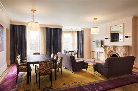 Chelsea Hotel Review: True Believers Find Magic, Ghosts Are Welcome ...