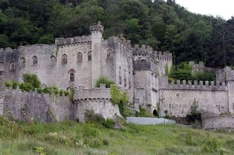 19 abandoned castles and ruins you can visit that are even more impressive in the winter ...