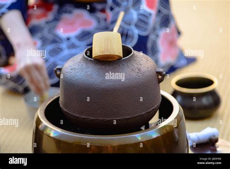 Teajapaneseceremonykimonojapan hi-res stock photography and images - Alamy