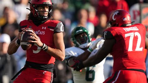 Fenway Bowl: Cincinnati vs. Louisville odds, picks and predictions