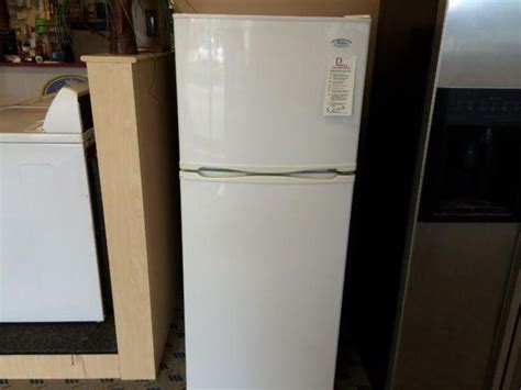 Whirlpool White 10 cubic foot Top Mount Refrigerator - USED for Sale in Tacoma, Washington ...