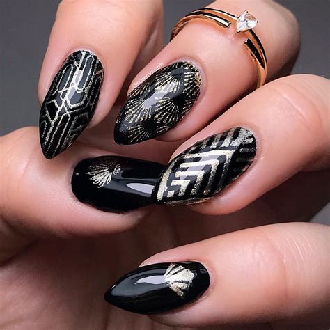 Old Hollywood Art Deco Mani | Art deco nails, New year's nails, Nails