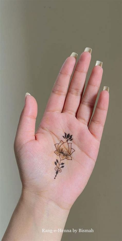 35 Beautiful Henna Design Ideas : Flower on Palm