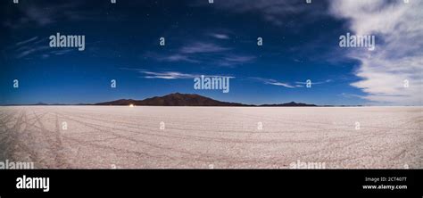 Stars above Uyuni Salt Flats at night (Salar de Uyuni), Uyuni, Bolivia, South America Stock ...