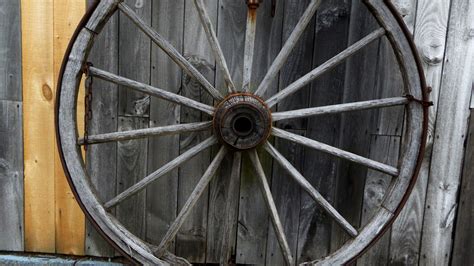 Vintage Wagon Wheel Free Stock Photo - Public Domain Pictures