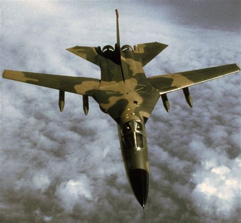 Тактический бомбардировщик General Dynamics F-111 Aardvark » Военное ...