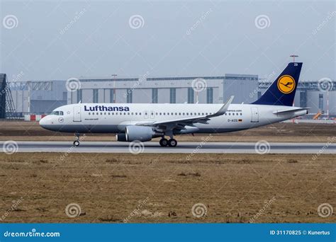 A320-200 Sharklets Lufthansa D-AIZQ Editorial Image - Image: 31170825