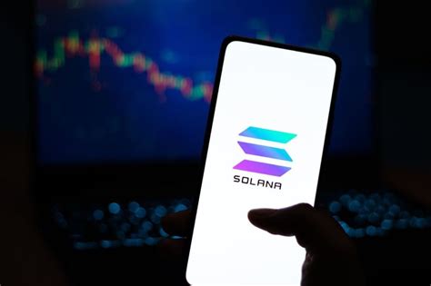 Solana emerges as the most-trending coin, price unmoved despite 8,000 ...