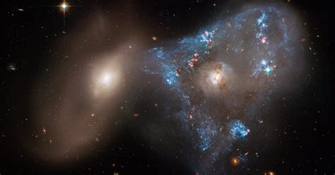 Hubble Captures 'Space Triangle' Created by Colliding Galaxies | PetaPixel