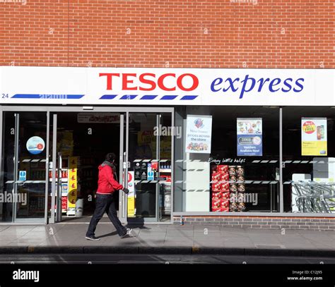 Tesco express hi-res stock photography and images - Alamy