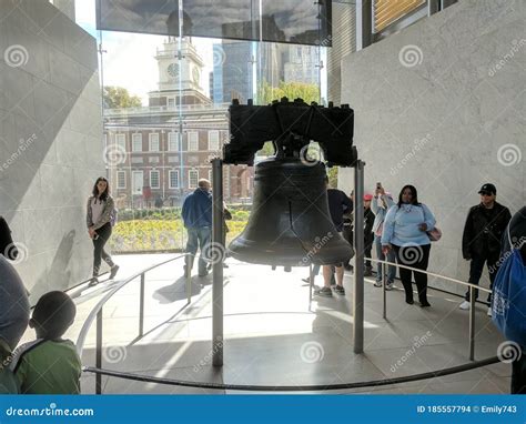 Visitors Viewing the Liberty Bell in Independence National Historical Park Editorial Stock Image ...