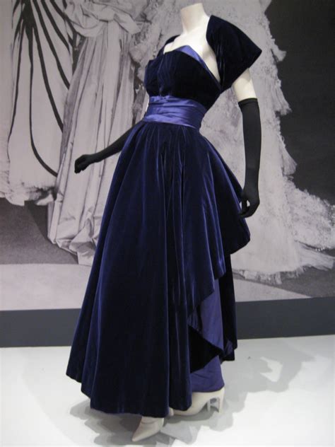 File:Christian Dior Dress indianapolis.jpg - Wikimedia Commons