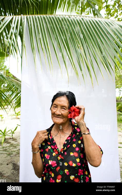 Mentawai woman hi-res stock photography and images - Alamy