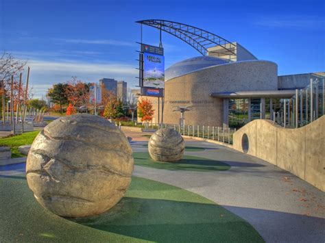 The Toronto Science Centre has several hundred interactive and passive ...