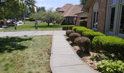 Concrete Sidewalk Installation