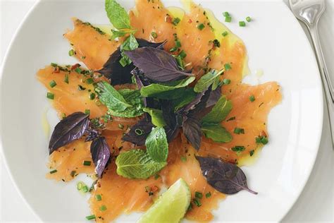 Coriander and chilli gravlax salad