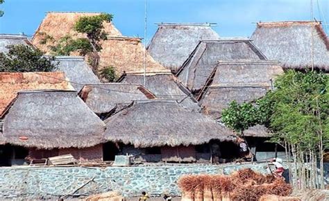 Pelesiran ke Lombok: Mampir ke Bale Jajar, Rumah Adat Suku Sasak - JPNN.com NTB