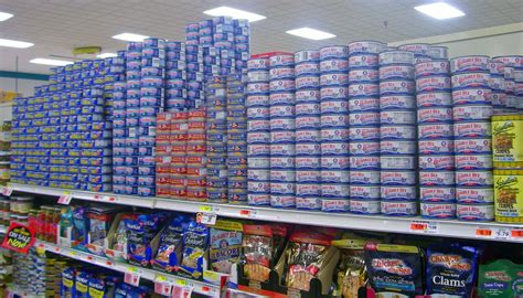 File:Canned and packaged tuna on supermarket shelves.jpg - Wikimedia ...