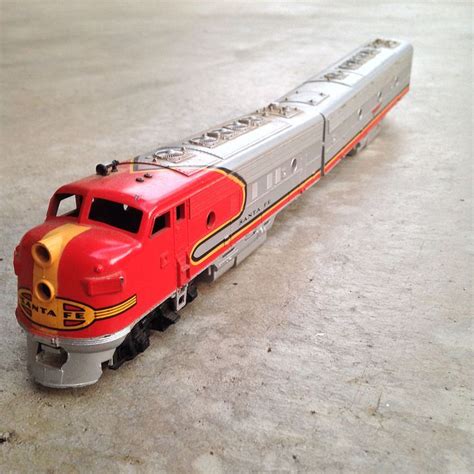 Vintage ATHEARN MODEL TRAIN HO Scale SANTA FE Diesel Engine F7A + F7B Unit Shell #Athearn ...