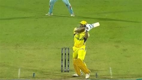 Watch: For first time in IPL career, Dhoni hits first-ball 6 with monstrous hit | Crickit