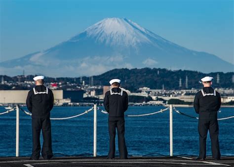 USS Ronald Reagan returns to Yokosuka following 2022 7th Fleet ...