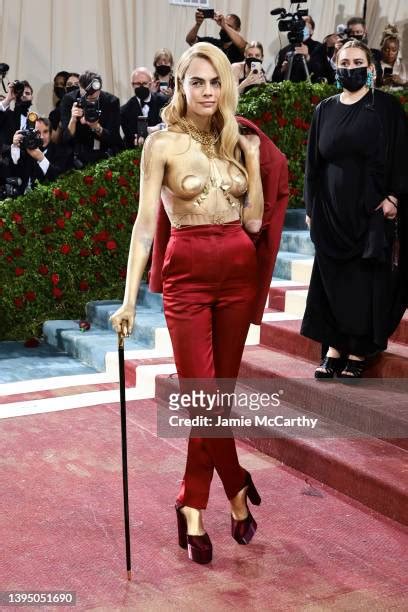 Cara Delevingne Met Gala Photos and Premium High Res Pictures - Getty ...