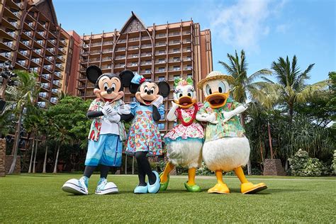 Celebrating the Holidays Hawaiʻi Style, at Aulani, A Disney Resort and ...