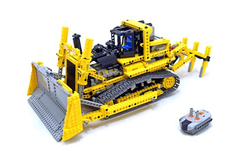 Motorized Bulldozer - LEGO set #8275-1 (Building Sets > Technic)