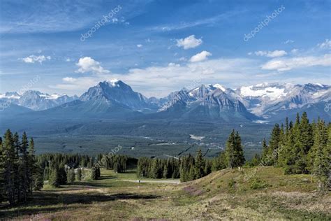 Canada Rocky Mountains Panorama — Stock Photo © izanbar #39144595