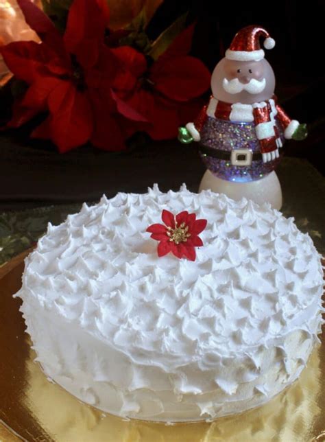 Christmas Cake - Traditional British Fruit Cake with Royal Icing ...