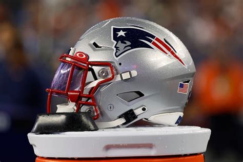 Former Patriots coach has ‘unusual number’ of questions with new team (report) - masslive.com