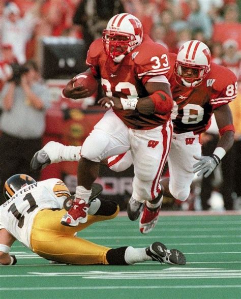 #33 Ron Dayne, Wisconsin Badgers, 1999 Heisman Trophy winner and College Football Hall of Fame ...